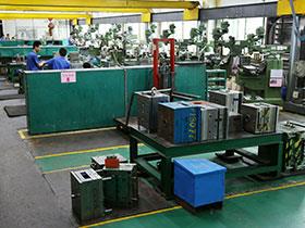 模（mó）具組（zǔ）裝車間